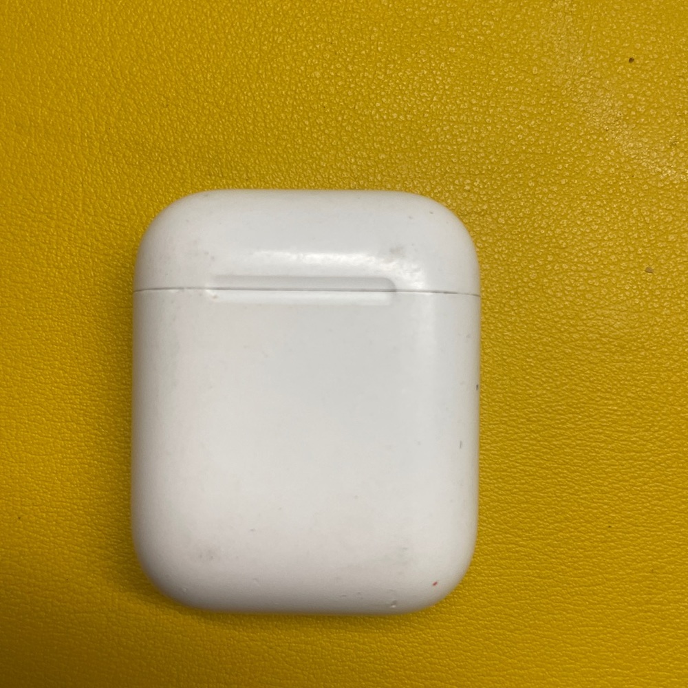 AirPods - Picture 3 of 5
